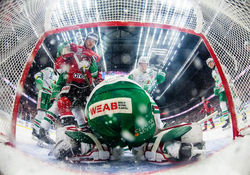 Malmö Redhawks Carl Persson oroar mot Rögles Oskar