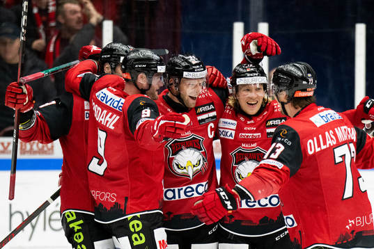 Malmö Redhawks Carl Söderberg jublar