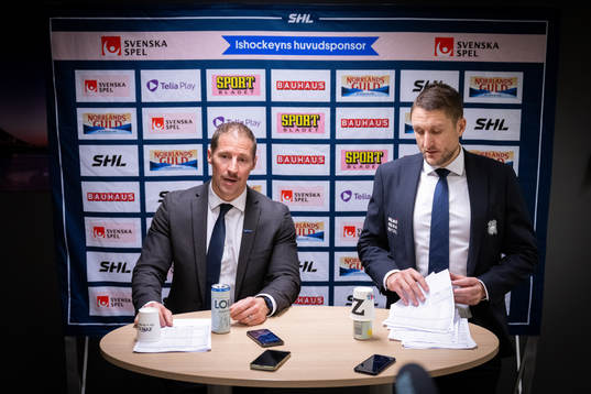 Rögles tränare Cam Abbott och Malmö Redhawks tränare