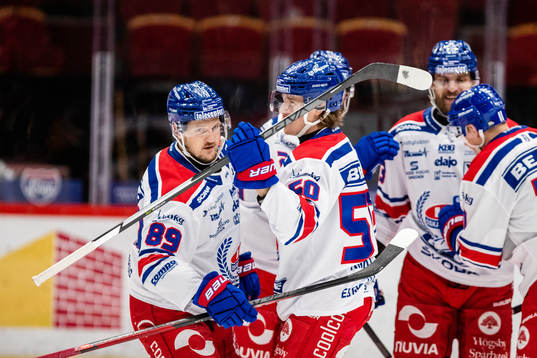 Oskarshamns Patrik Karlkvist jublar