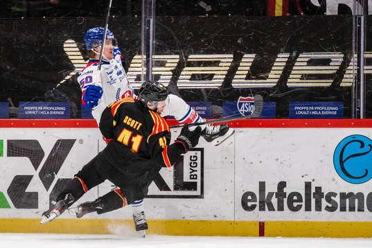 Brynäs Greg Scott och Oskarshamns Juuso Riikola