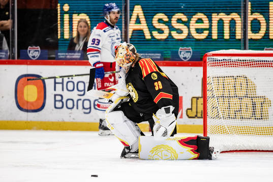 Brynäs målvakt Anders Lindbäck deppar