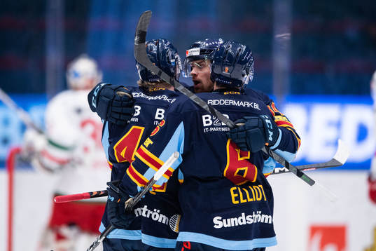Djurgårdens Olle Liss jublar med Daniel Brodin och Stefan