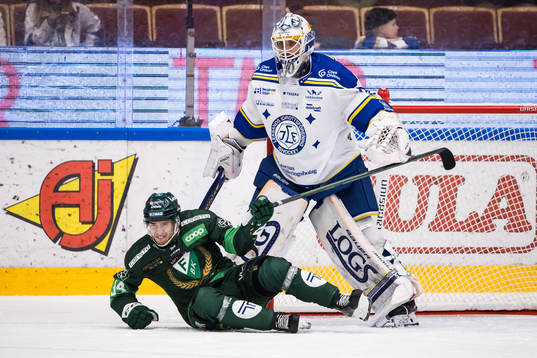 Färjestads Michael Lindqvist och Leksands målvakt Mantas
