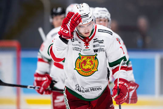 Moras Axel Sundberg jublar