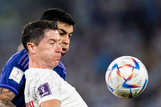 Robert Lewandowski of Poland and Nahuel Molina of Argentina