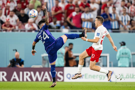 Enzo Fernandez of Argentina and Piotr Zielinski of Poland