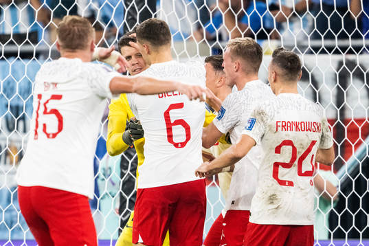 Goalkeeper Wojciech Szczesny of Poland celebrate with team