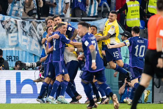 Alexis Mac Allister of Argentina celebrate with team mates