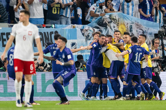 Alexis Mac Allister of Argentina celebrate with team mates