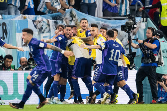 Alexis Mac Allister of Argentina celebrate with team mates