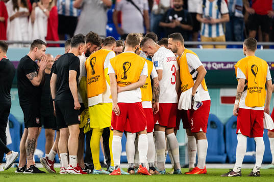 Players of Poland follows the Saudi Arabia - Mexico game