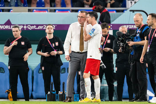 Head coach Czeslaw Michniewicz and Robert Lewandowski of
