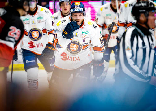 Växjös Erik Josefsson jublar