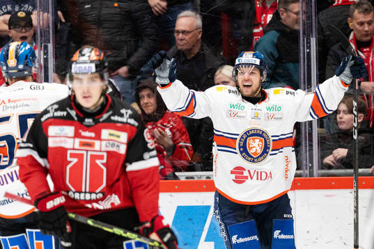 Växjös Manuel Ågren jublar