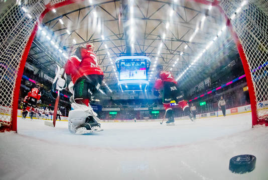 Örebros målvakt Jonas Arntzen och Rasmus Rissanen deppar