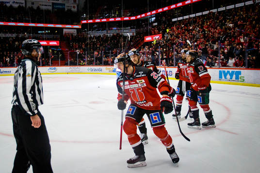 Örebros Philip Holm jublar