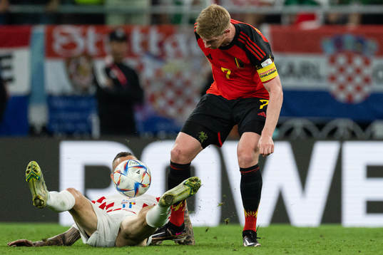 Marcelo Brozovic of Croatia and Kevin de Bruyne of Belgium