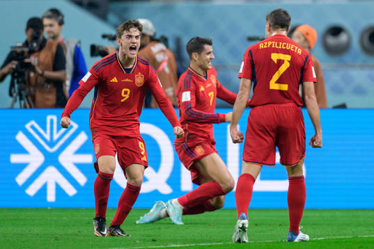 Gavi, Alvaro Morata and Cesar Azpilicueta of Spain celebrate