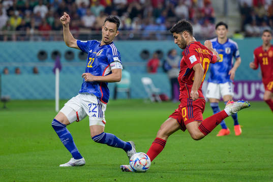 Maya Yoshida of Japan and Marco Asensio of Spain