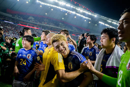 Yuto Nagatomo and Ritsu Doan of Japan celebrates