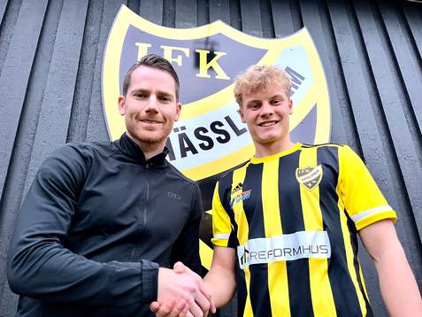 IFK Hässleholms nyförvärv Elmar Lindqvist välkomnas av