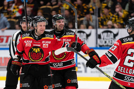 Luleås Leo Komarov jublar