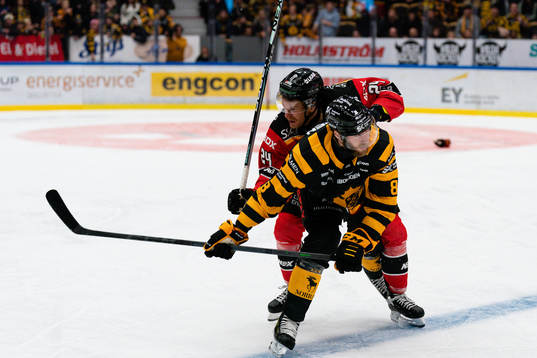 Skellefteås Petter Granberg och Luleås Brendan Shinnimin