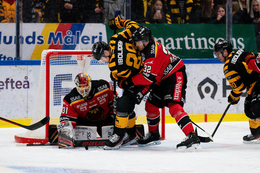 Luleås målvakt Matteus Ward och Oscar Engsund