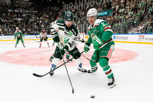 Färjestads Linus Johansson och Rögles Erlend Lesund