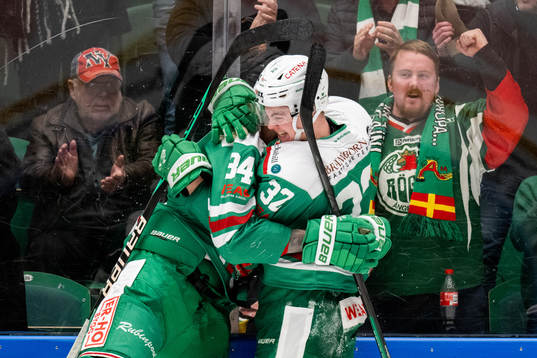 Rögles Adam Edström och Oskar Pettersson jublar