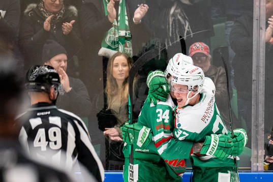 Rögles Adam Edström och Oskar Pettersson jublar
