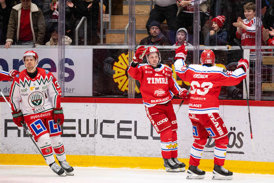 Timrås Jonathan Dahlén jublar fter 1-0