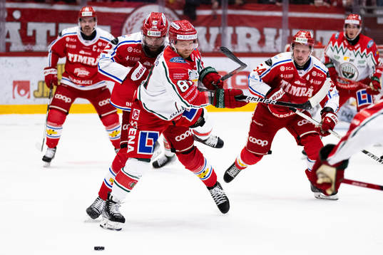 Timrås Per Svensson och Frölundas Ryan Lasch