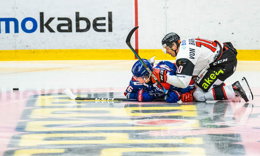 Oskarshamns Lukas Pilö och Malmö Redhawks William Von