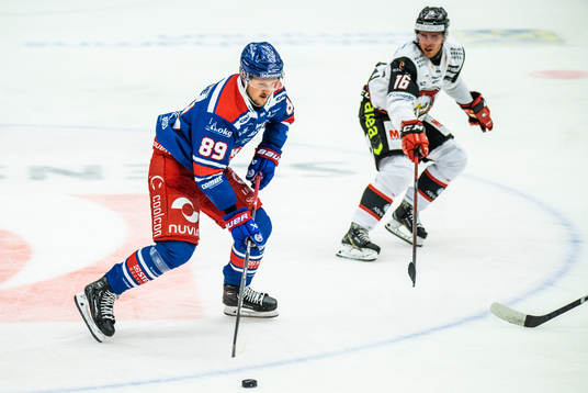 Oskarshamns Patrik Karlkvist och Malmö Redhawks Matias