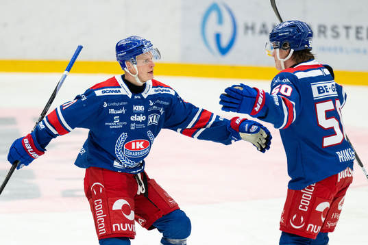 Oskarshamns Antti Suomela och Juuso Riikola jublar