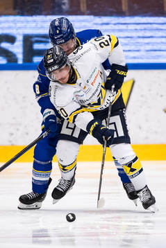 HV71s André Petersson och Leksands Matt Caito