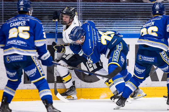 HV71s Oscar Fisker Molgaard och Leksands Tobias Ekberg