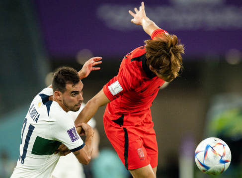Ricardo Horta of Portugal and Jinsu Kim of South Korea
