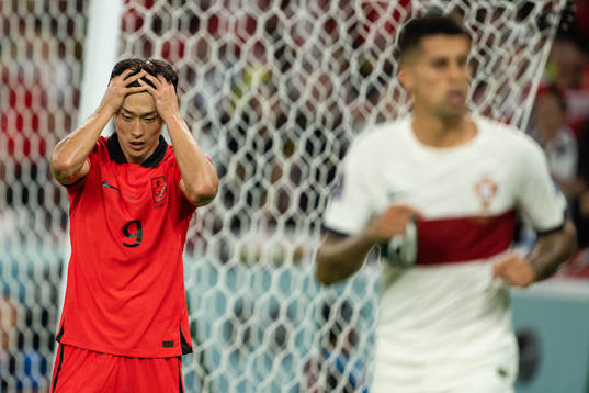 Guesung Cho of South Korea looks dejected