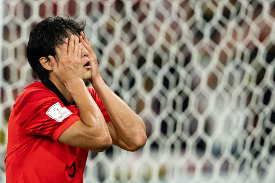 Guesung Cho of South Korea looks dejected