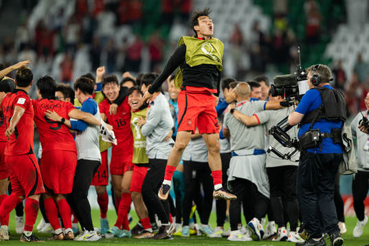 Minkyu Song  of South Korea celebrates