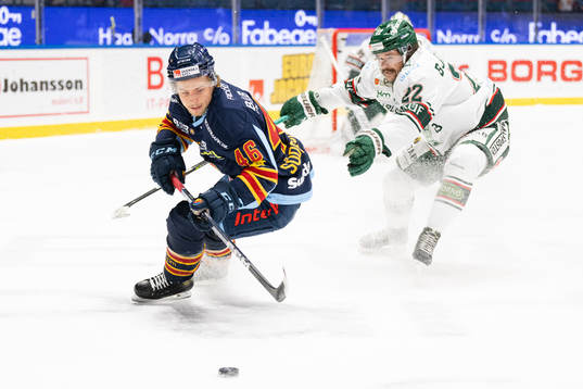 Djurgårdens Tim Söderlund och Tingsryds Tobias Björklund