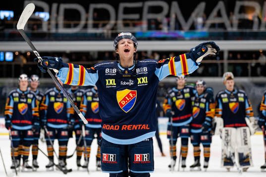 Djurgårdens Mika Ounasvuori jublar