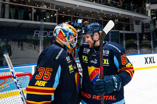 Djurgårdens målvakt Carl Lindbom och Fredrik Forsberg