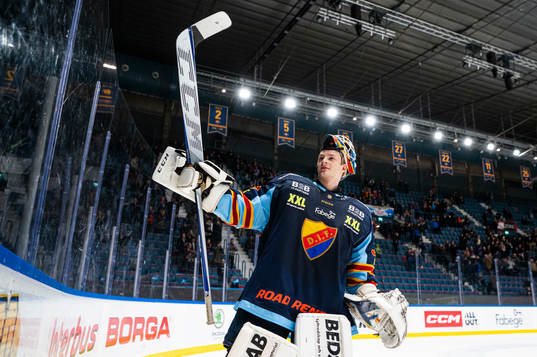 Djurgårdens målvakt Carl Lindbom jublar
