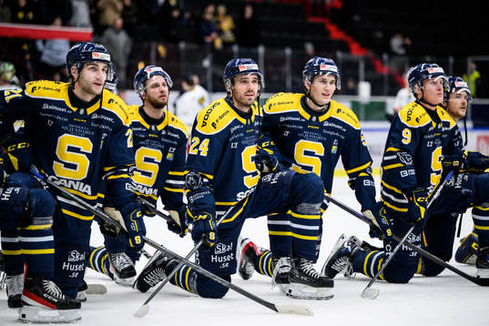 Södertäljes Henrik Malmström och Jacob Dahlström jublar