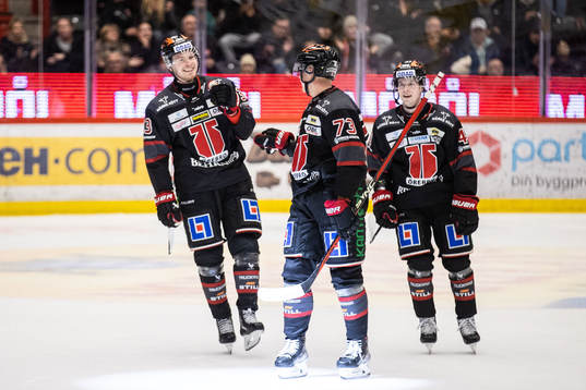 Örebros Oliver Eklind jublar