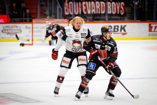 Malmö Redhawks Marcus Sylvegård och Örebros Oliver Eklind